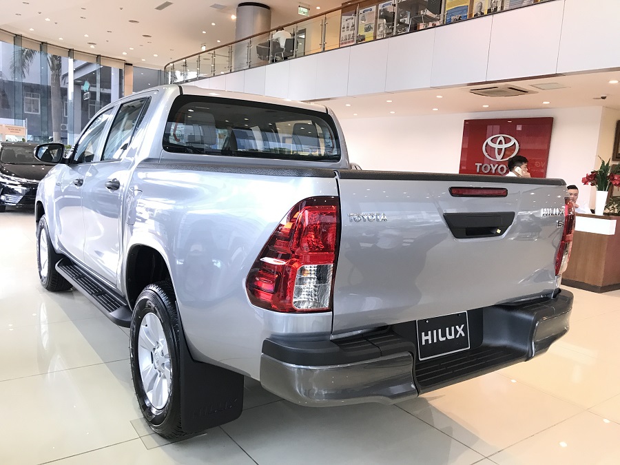 Toyota Hilux 2.4G AT 2018 - Bán Toyota Hilux 2.4G AT đời 2018, màu bạc, xe nhập giao sớm, liên hệ ngay 0986924166