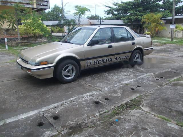 Honda Accord 1987 - Gia đình bán xe Honda Accord màu vàng, sản xuất năm 1987, xe còn đẹp, liền lạc