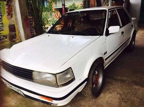 Nissan Bluebird 1988 - Cần bán Nissan Bluebird 1988, màu trắng