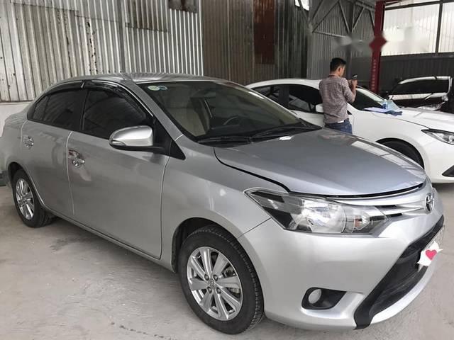 Toyota Vios E   2017 - Bán Toyota Vios E đời 2017, màu bạc số sàn