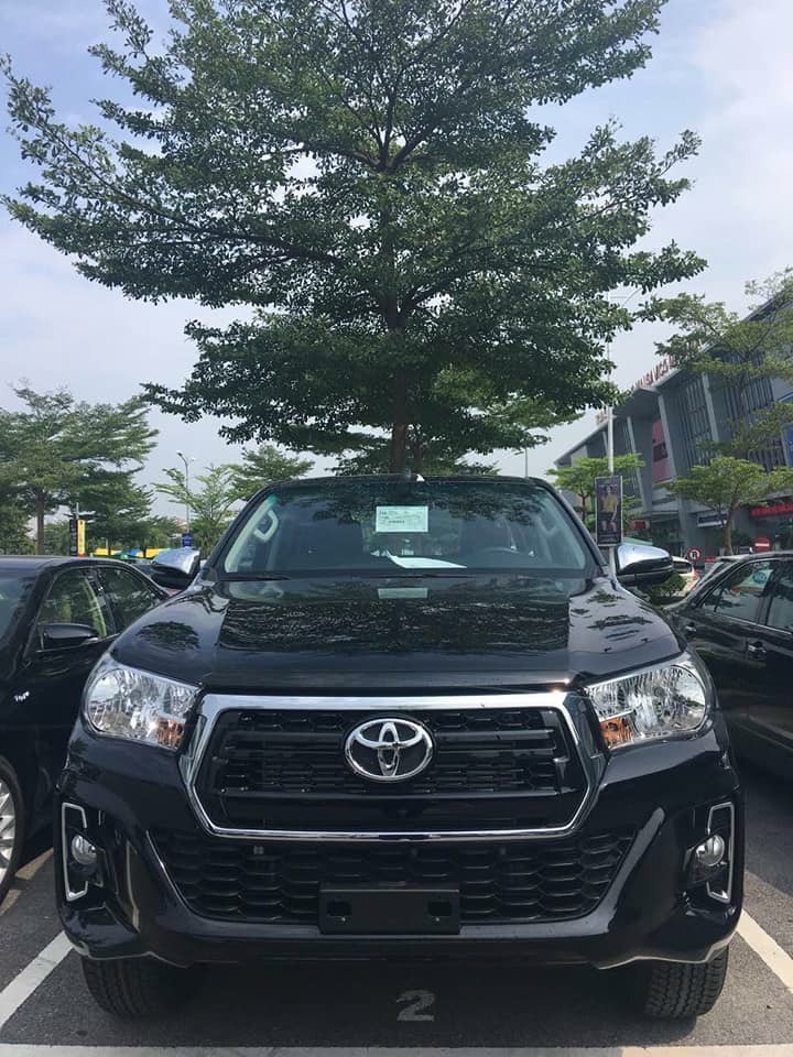 Toyota Hilux 2.4G AT 2018 - Bán Toyota Hilux 2.4G AT năm sản xuất 2018, màu đen, nhập khẩu, giao xe sớm gọi ngay 0986924166