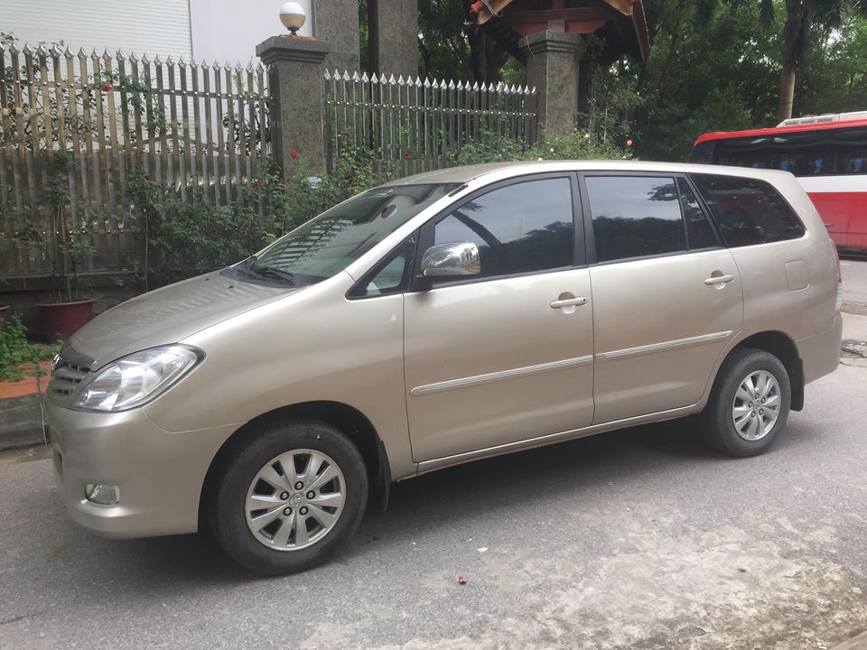 Toyota Innova 2.0 G 2010 - Bán Toyota Innova 2.0 G đời 2010, màu bạc 