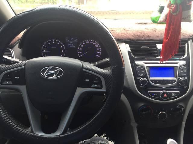 Hyundai Accent   2012 - Cần bán gấp Hyundai Accent sản xuất 2012, màu trắng, nhập khẩu số tự động