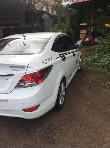 Hyundai Accent   2012 - Cần bán gấp Hyundai Accent sản xuất 2012, màu trắng, nhập khẩu số tự động