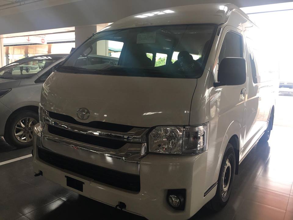 Toyota Hiace 3.0 MT 2018 - Bán xe Toyota Hiace 3.0 MT đời 2018, màu trắng, nhập khẩu Thái, hỗ trợ vay 90%. LH: 0912493498