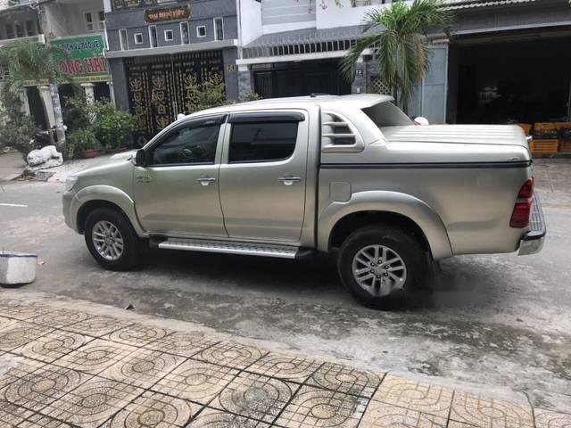 Toyota Hilux 2012 - Bán xe Toyota Hilux sản xuất 2012, màu bạc  