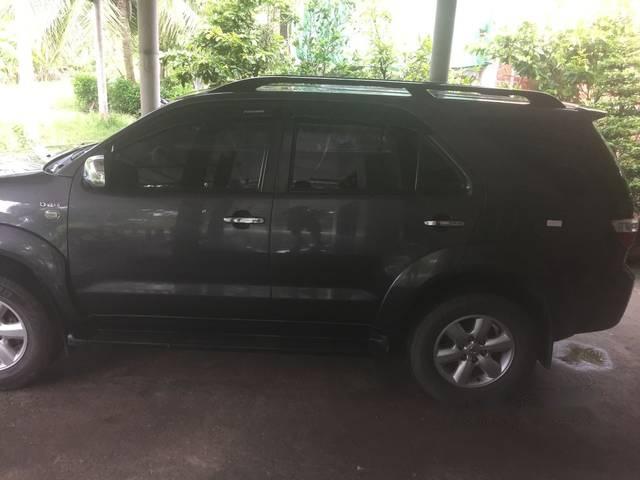 Toyota Fortuner   2011 - Cần bán lại xe Toyota Fortuner đời 2011, màu xám, 600 triệu