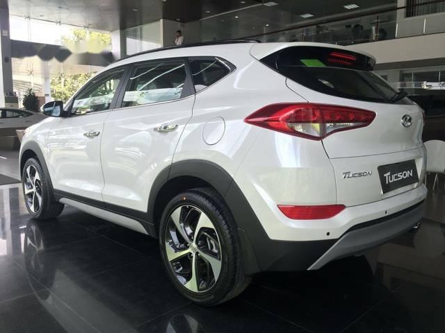 Hyundai Tucson 2018 - Cần bán Hyundai Tucson sản xuất năm 2018, màu trắng