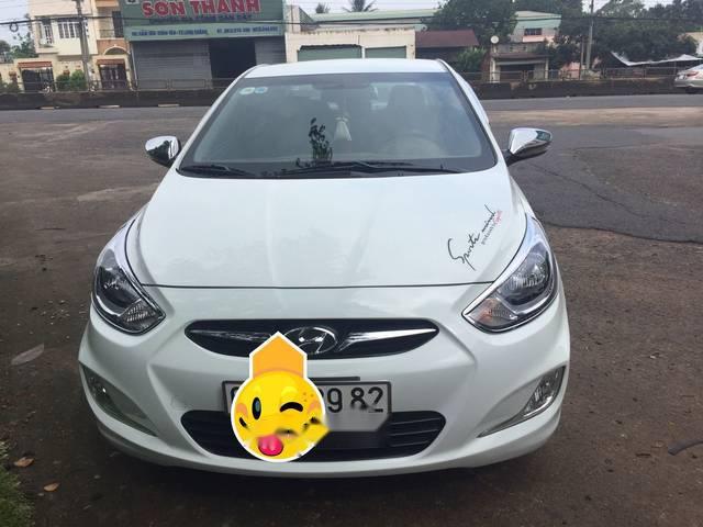 Hyundai Accent   2012 - Cần bán gấp Hyundai Accent sản xuất 2012, màu trắng, nhập khẩu số tự động