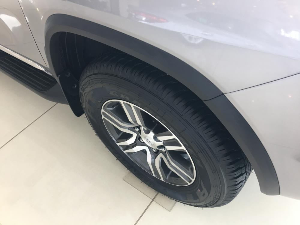 Toyota Fortuner 2.4G 4x2AT 2018 - Bán ô tô Toyota Fortuner 2.4G 4x2AT sản xuất năm 2018, màu bạc, nhập khẩu nguyên chiếc