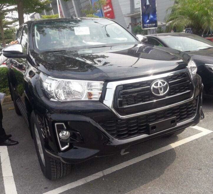 Toyota Hilux 2.4G AT 2018 - Bán Toyota Hilux 2.4G AT năm sản xuất 2018, màu đen, nhập khẩu, giao xe sớm gọi ngay 0986924166