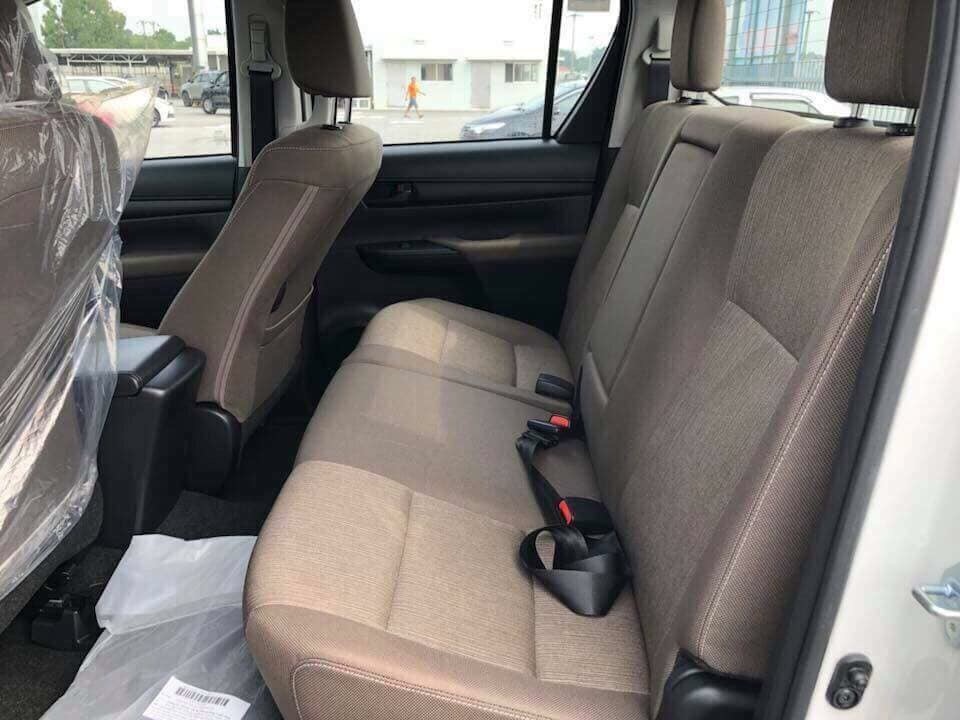 Toyota Hilux 2.4G MT 2018 - Bán Toyota Hilux 2.4G MT 2018, màu trắng, nhập khẩu nguyên chiếc, giao xe sớm alo 0986924166