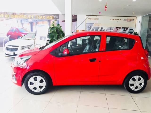 Chevrolet Spark 2018 - Cần bán Chevrolet Spark năm sản xuất 2018, màu đỏ, giá chỉ 299 triệu