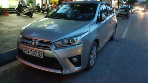 Toyota Yaris  AT  2015 - Cần bán xe Toyota Yaris AT sản xuất 2015, màu bạc 