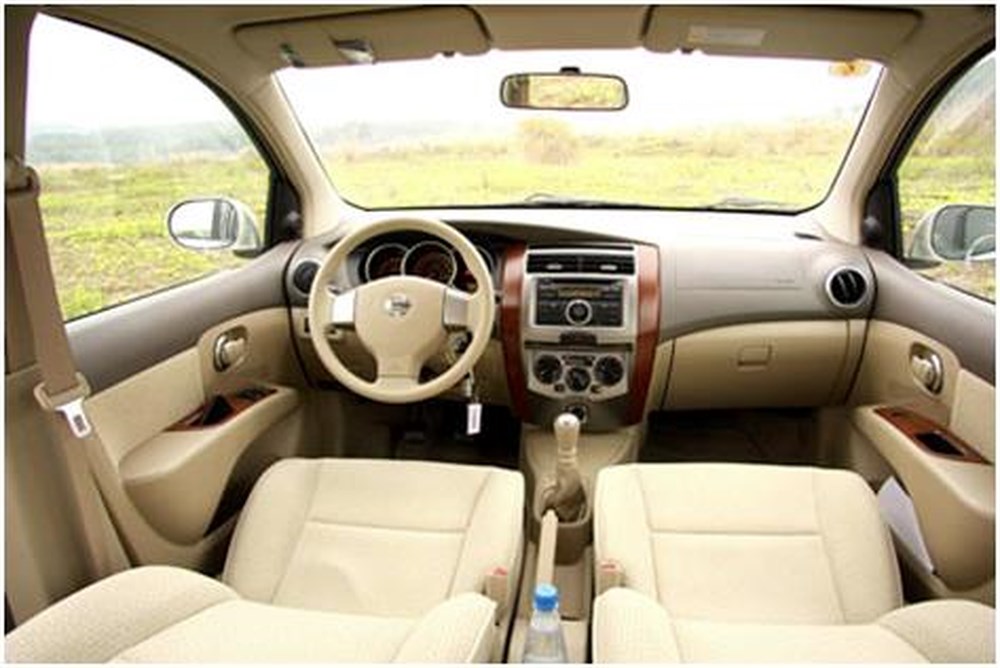 Nissan Grand livina 1.8AT 2011 - Bán Nissan Grand livina 1.8AT 2011, màu xám, nhập khẩu nguyên chiếc, giá 360 triệu