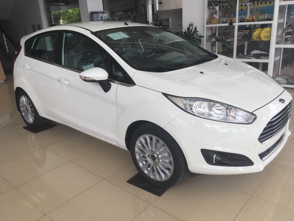 Ford Fiesta 2018 - Ford Vĩnh Phúc bán xe Ford Fiesta đời 2018, màu trắng, lh 094.697.4404