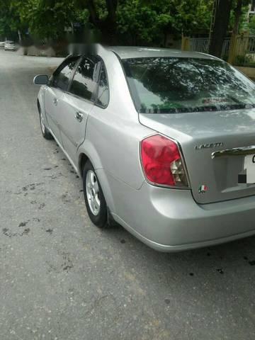 Chevrolet Lacetti  SE 2005 - Chính chủ bán Chevrolet Lacetti SE đời 2005, màu bạc