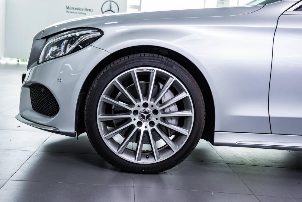 Mercedes-Benz C class C300 AMG 2017 - Bán Mercedes C300 AMG, tiết kiệm ~245triệu