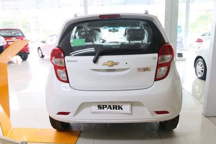 Chevrolet Spark LT 2018 - Bán ô tô Chevrolet Spark LT đời 2018, màu trắng