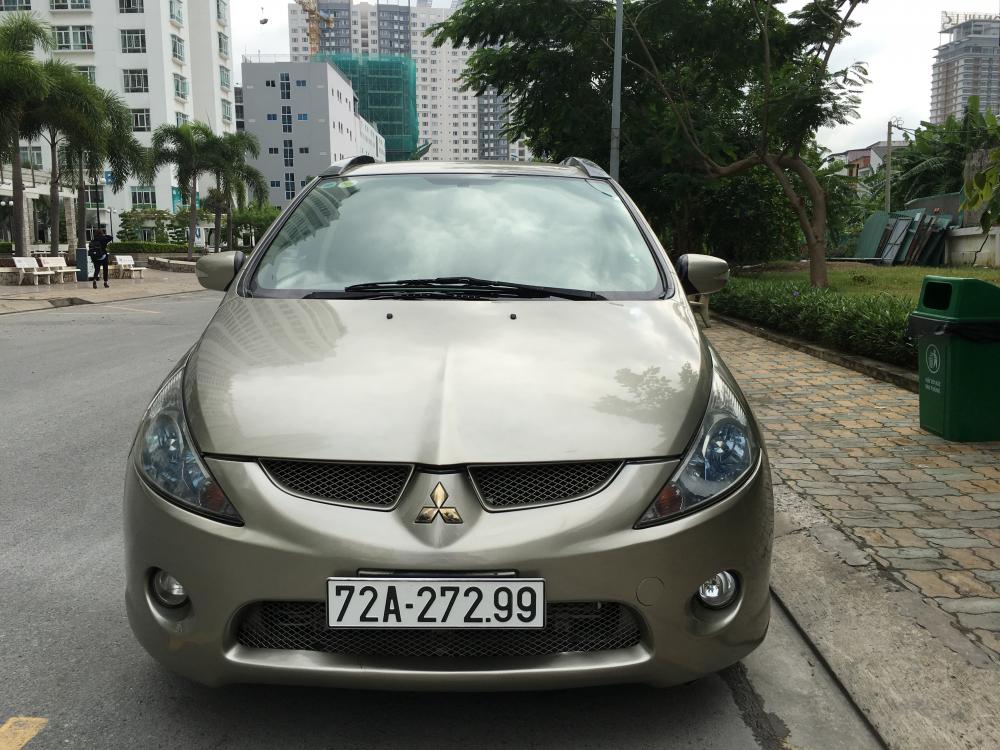 Mitsubishi Grandis 2008 - Bán Mitsubishi Grandis 2009, sản xuất năm 2008, màu vàng cát