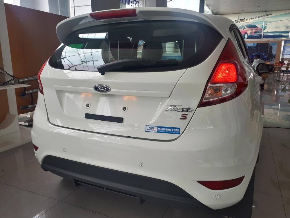 Ford Fiesta Ford Fiesta Sport 1.0L EcoBoot 2018 - Cần bán xe Ford Fiesta Sport 1.0L, hỗ trợ vay trả góp 80%, xe giao ngay không chần chừ