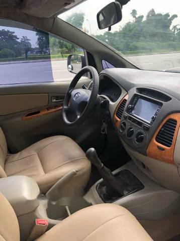 Toyota Innova 2010 - Cần bán xe Toyota Innova đời 2010, màu bạc, giá 392 triệu