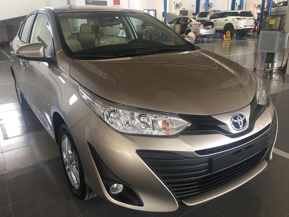 Toyota Vios 1.5E CVT 2018 - Bán xe Toyota Vios 1.5E CVT màu nâu, tăng gói bảo dưỡng 20.000km, hỗ trợ trả góp 90% giá xe. LH: 0912493498