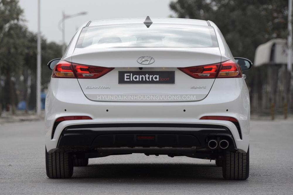 Hyundai Elantra 2018 - Bán Hyundai Elantra trắng, giao ngay