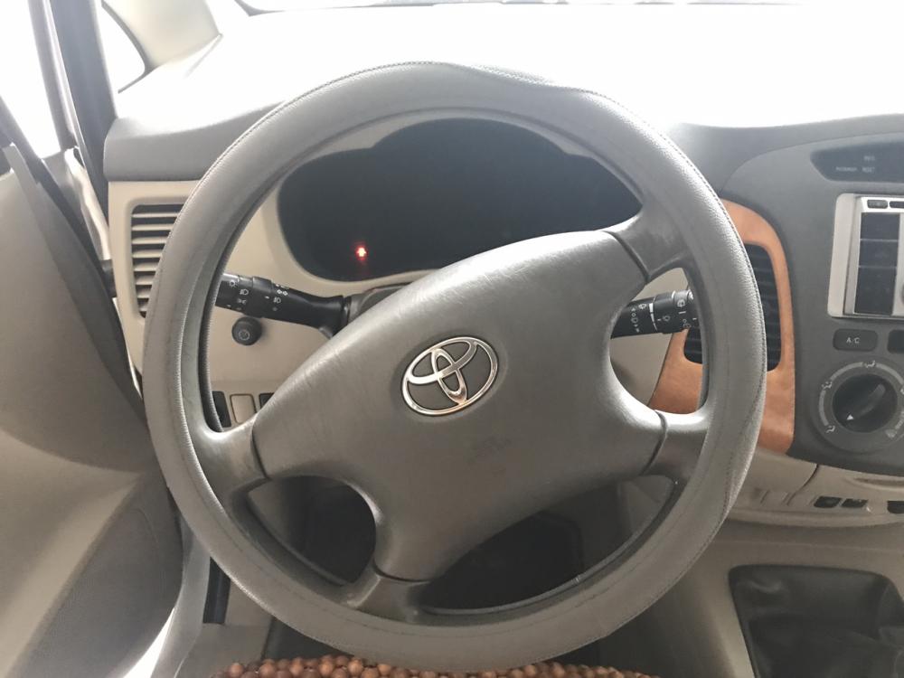 Toyota Innova G 2011 - Bán ô tô Toyota Innova G 2011, màu bạc, giá 485 triệu