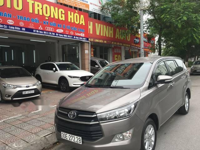 Toyota Innova G 2017 - Cần bán Toyota Innova G sản xuất năm 2017, màu bạc chính chủ