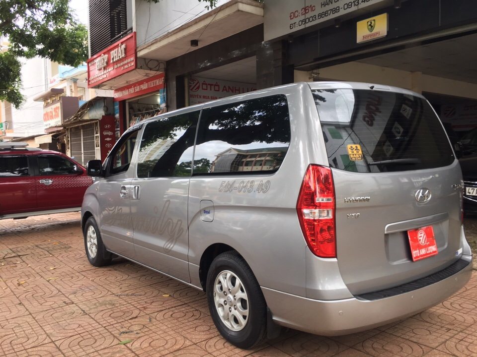 Hyundai Grand Starex 2010 - Bán Hyundai Grand Starex đời 2010, màu xám (ghi), nhập khẩu nguyên chiếc