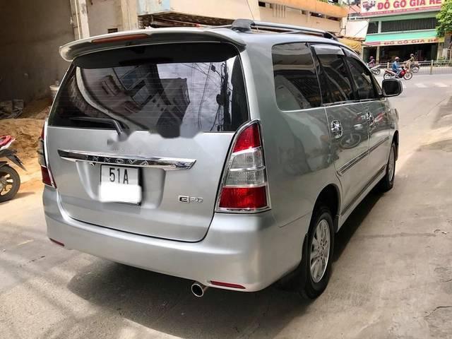 Toyota Innova  2.0E 2012 - Bán Toyota Innova 2.0E đời 2012, màu bạc 