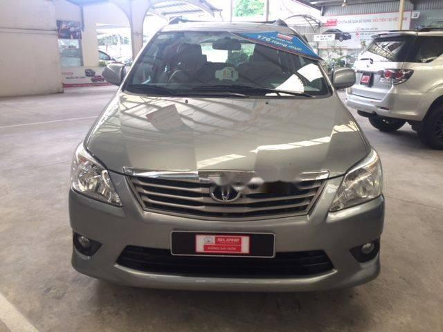 Toyota Innova 2.0E 2012 - Bán Toyota Innova 2.0E năm sản xuất 2012, màu xám  