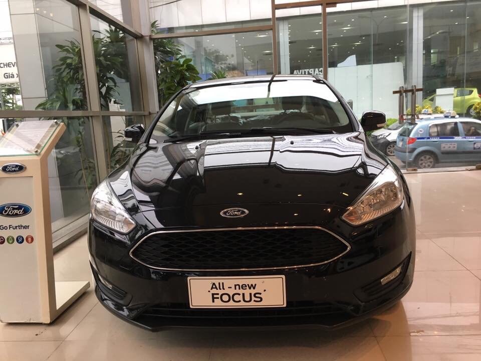 Ford Focus Trend 1.5L AT Ecoboost 2018 - Bán xe Ford Focus Trend 1.5L AT Ecoboost sản xuất 2018, màu đen