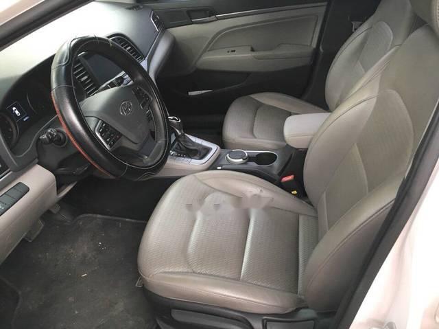 Hyundai Elantra 1.6AT 2017 - Bán ô tô Hyundai Elantra 1.6AT sản xuất 2017, màu trắng số tự động 