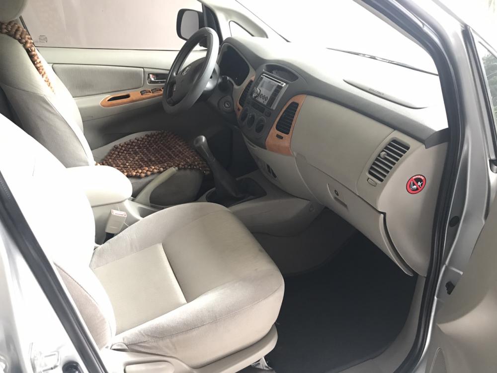 Toyota Innova G 2011 - Bán ô tô Toyota Innova G 2011, màu bạc, giá 485 triệu