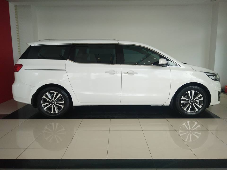 Kia Sedona 2.2 DATH 2018 - Kia Phạm văn Đồng - Sedona Dath chỉ 1 tỷ 171 triệu, Lh Mr Đức Anh 0977.051.536. Giá thấp nhất