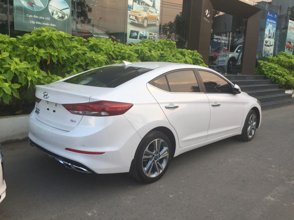 Hyundai Elantra 2018 - Bán Elantra 1.6 số tự động, khuyến mãi lên đến 100 triệu đồng