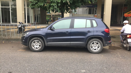 Volkswagen Tiguan   AT  2015 - Bán xe cũ Volkswagen Tiguan AT đời 2015, màu xanh lam