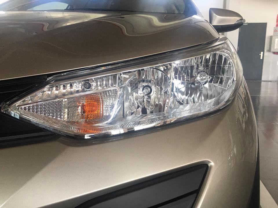 Toyota Vios 1.5E CVT 2018 - Bán xe Toyota Vios 1.5E CVT màu nâu, tặng gói bảo dưỡng 20.000km, hỗ trợ vay lên tới 90% giá trị xe, lh: 0912493498