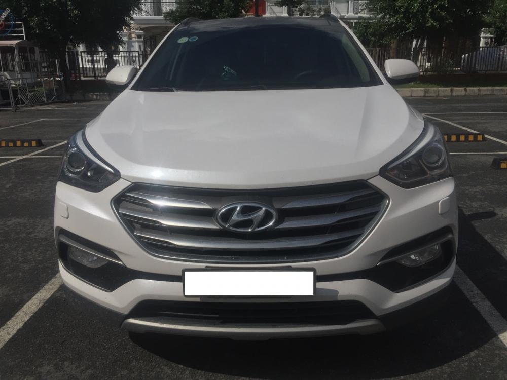 Hyundai Santa Fe 4WD 2017 - Cần bán xe Hyundai Santa Fe 2017 4WD màu trắng