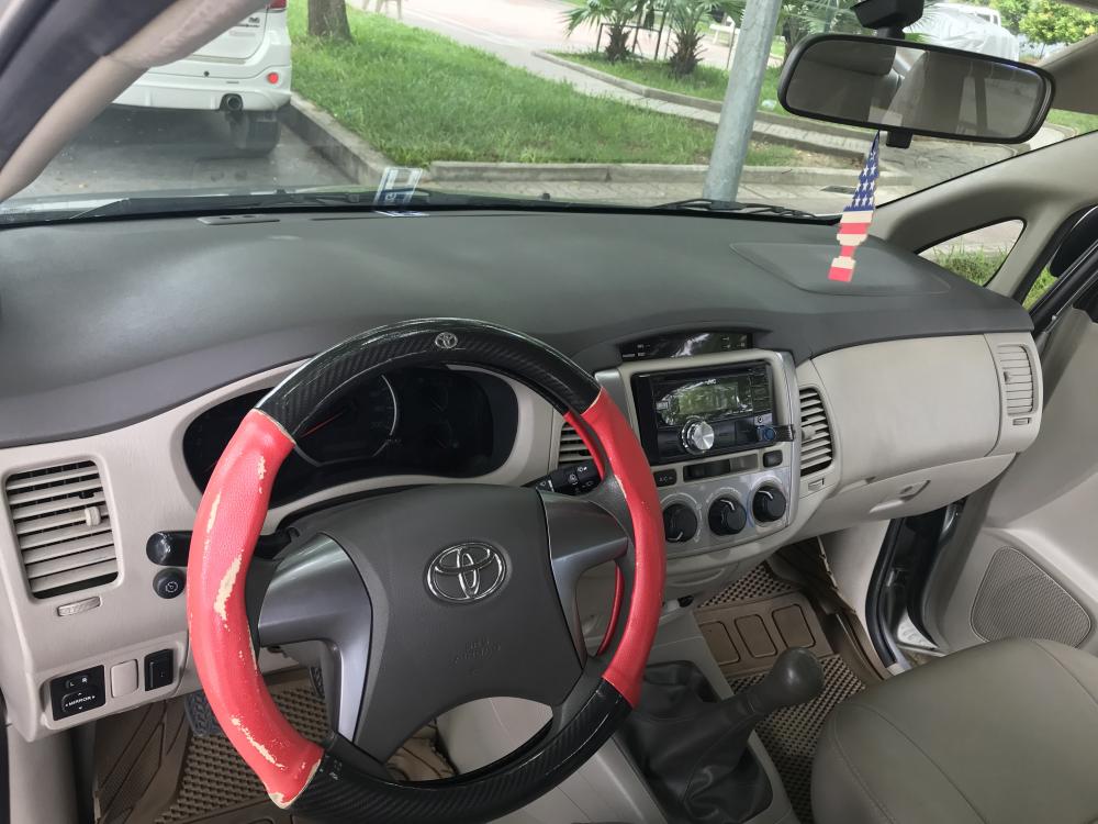 Toyota Innova E 2015 - Cần bán xe Toyota Innova E năm 2015 - Màu bạc, xe gia đình - Hình thức, chất lượng ok