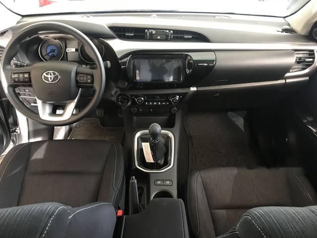 Toyota Hilux 2.4G MT (4X4) 2018 - Cần bán xe Toyota Hilux 2.4G MT (4X4) sản xuất 2018, màu bạc, nhập khẩu, giá chỉ 793 triệu