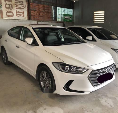 Hyundai Elantra 2017 - Bán xe Hyundai Elantra sản xuất năm 2017, màu trắng  