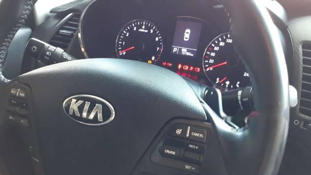 Kia K3 2014 - Bán ô tô Kia K3 đời 2014, màu trắng