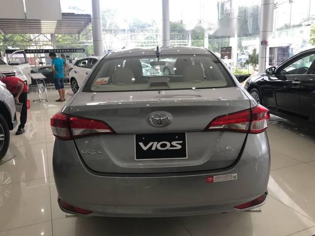 Toyota Vios 2018 - Bán ô tô Toyota Vios năm sản xuất 2018, màu bạc