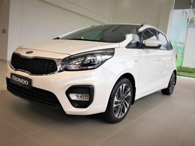 Kia Rondo 2018 - Bán xe Kia Rondo sản xuất năm 2018, màu trắng 