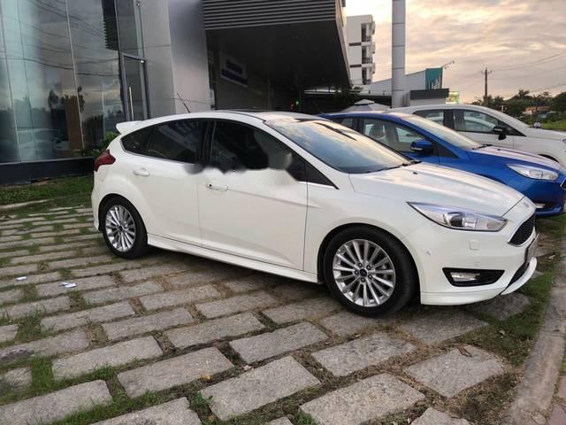 Ford Focus   Sport    2015 - Bán Ford Focus Sport đời 2015, màu trắng, nhập khẩu nguyên chiếc  