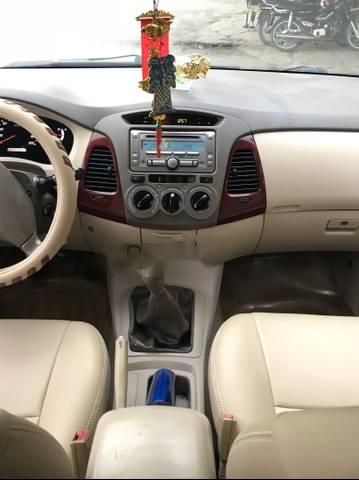 Toyota Innova 2006 - Cần bán xe Toyota Innova năm sản xuất 2006, màu bạc