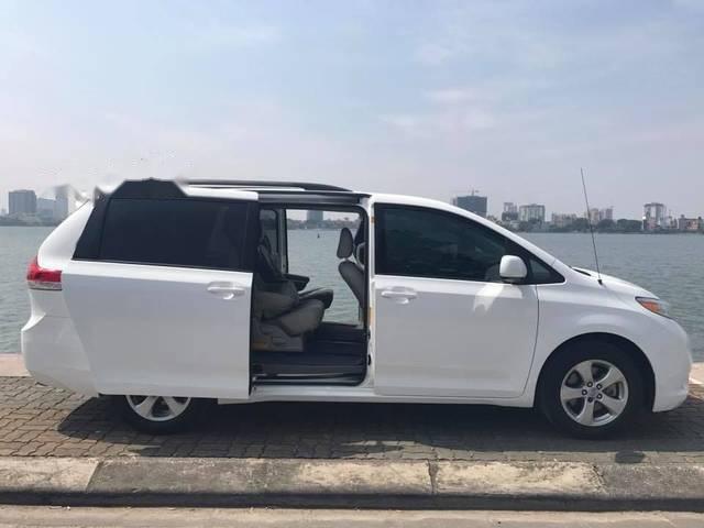 Toyota Sienna  LE 2011 - Bán Toyota Sienna năm 2011, màu trắng, xe nhập